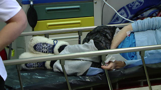 Doi batrani au fost batuti cu bestialitate de fiul lor, care nu recunoaste nimic. Tatal acestuia este in stare critica