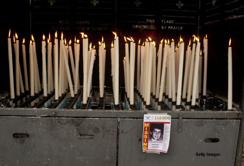 "Candla", prima aplicatie din lume care iti permite sa aprinzi lumanari la biserica, de la distanta. Cat costa o lumanare