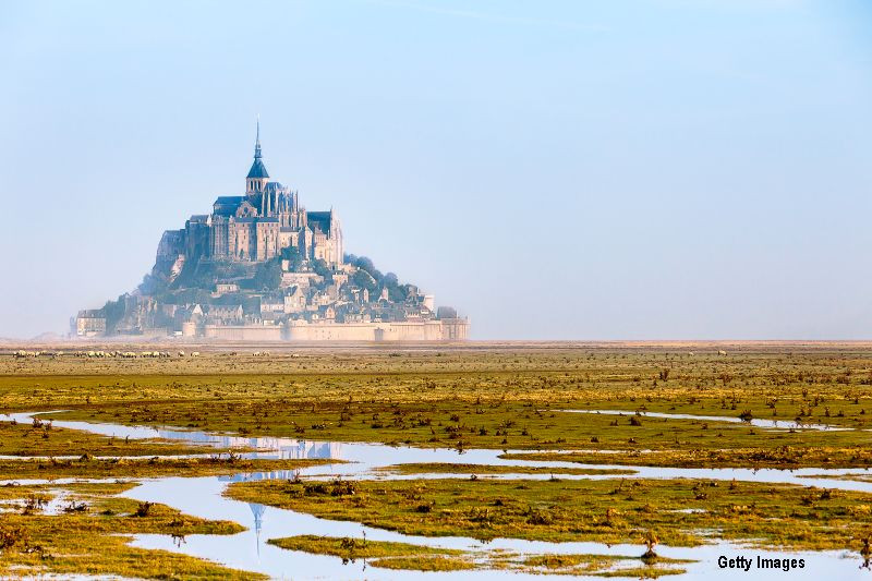 Insula sau nu? Fascinatia creata de maree intr-un loc unic in lume: Mont Saint-Michel din Franta