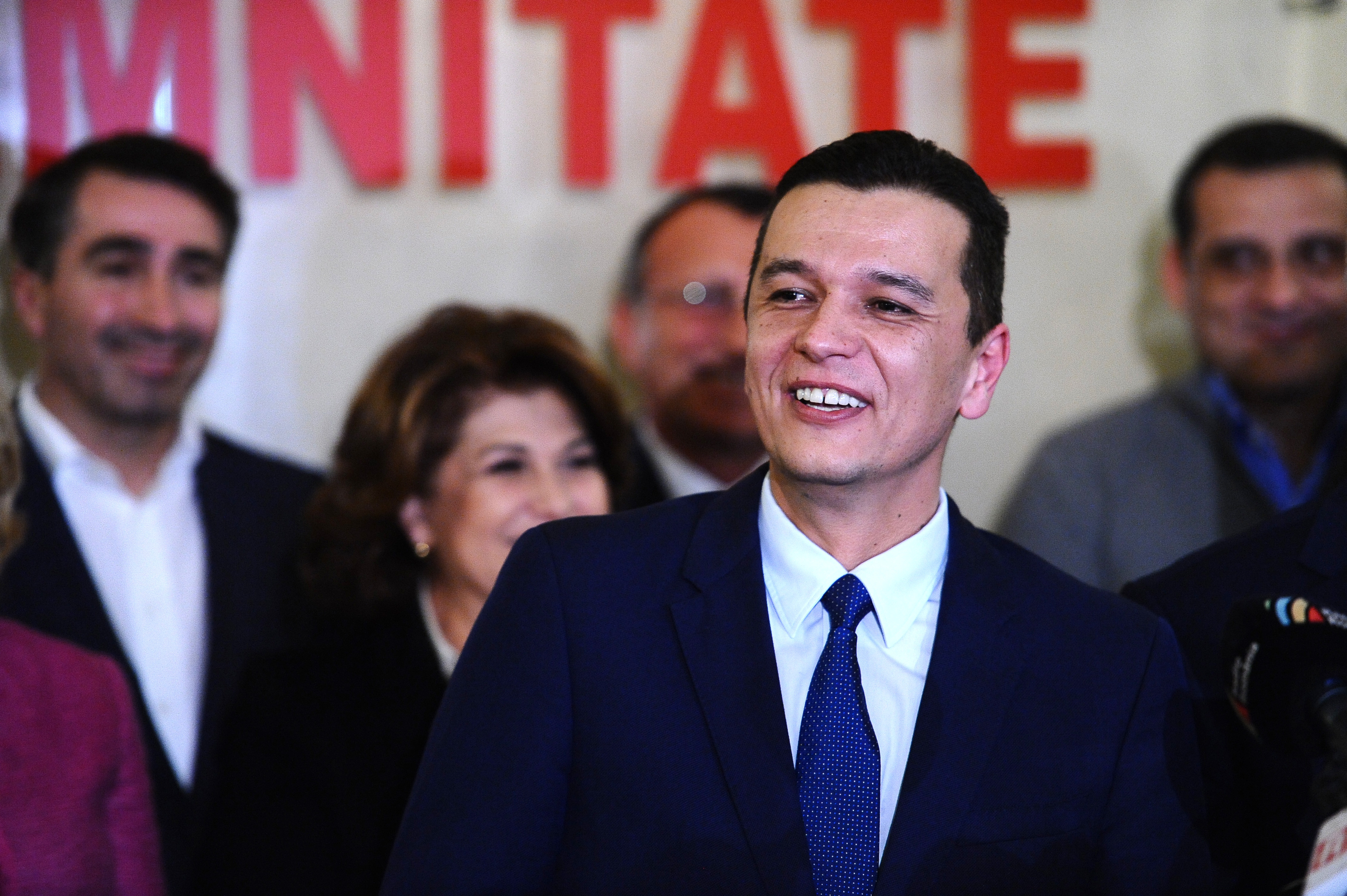 Iohannis considera "mai buna" propunerea lui Grindeanu ca premier, dar amana desemnarea. Dragnea: "E o bataie de joc"