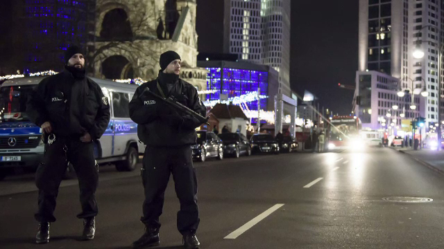 Marile capitale din Europa, in stare de alerta de Revelion. Turistii, paziti cu mitraliere si supravegheati din elicoptere