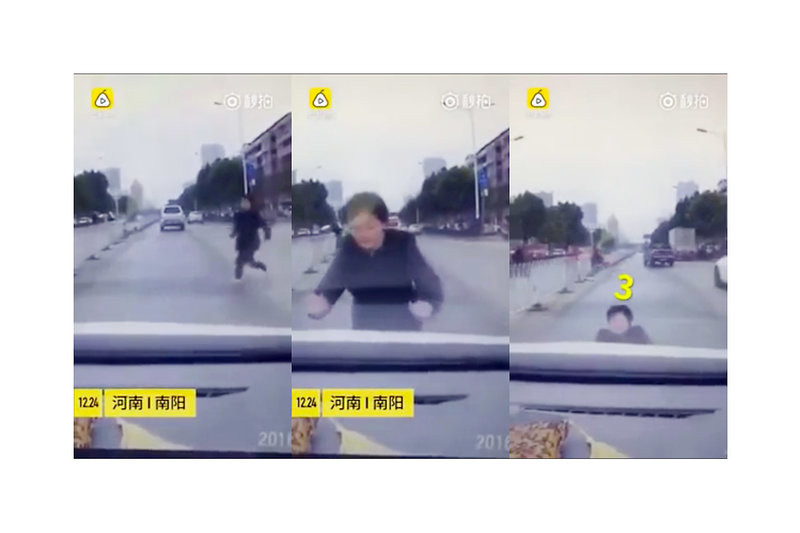 Imaginile uimitoare surprinse de camera de bord a unui sofer. Cum s-a prefacut o femeie ca a fost lovita de masina. VIDEO