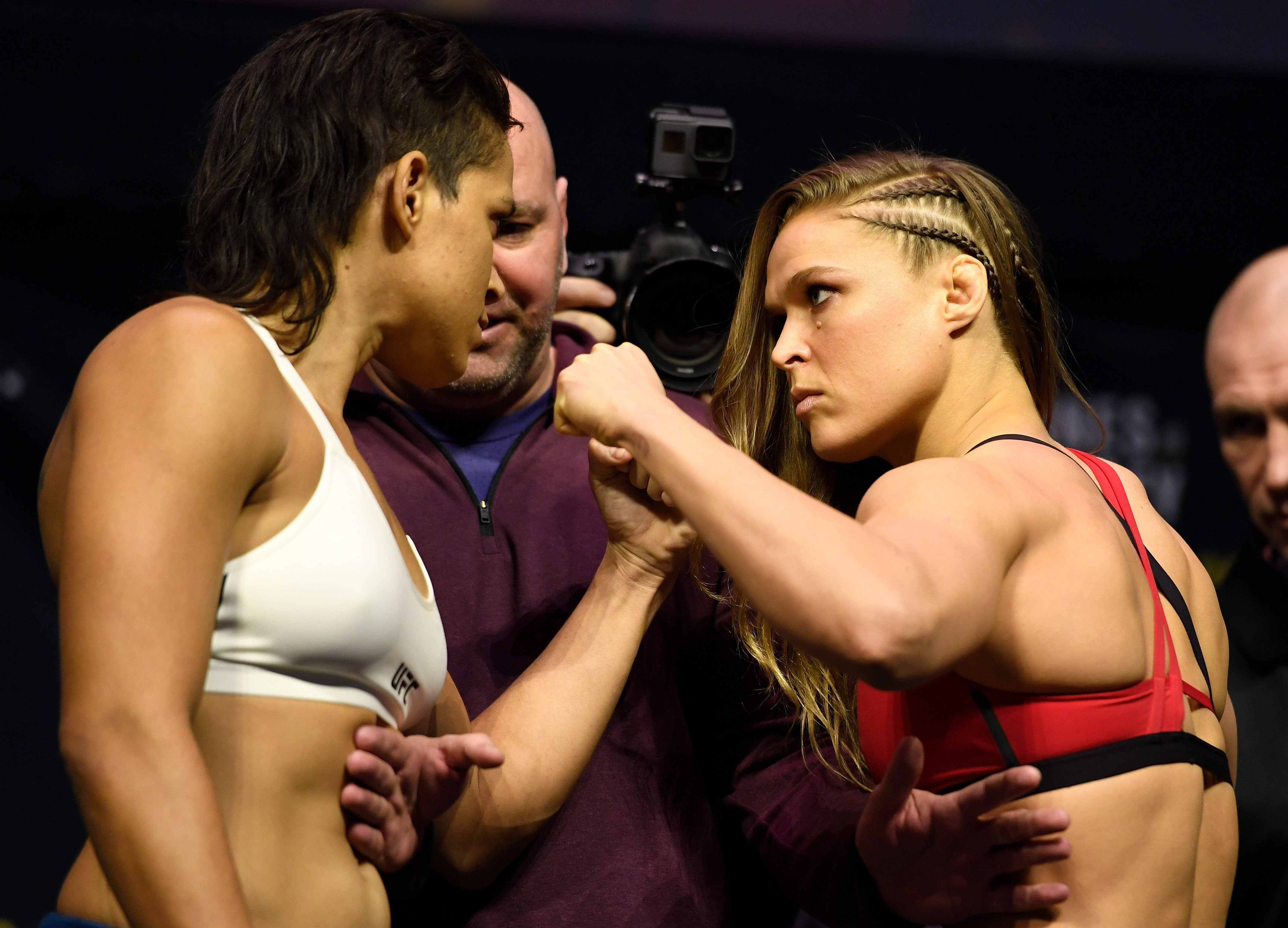 Meciul anului in MMA-ul feminin: Ronda Rousey si Amanda Nunes au facut spectacol la cantar. Ronda, intr-o superforma