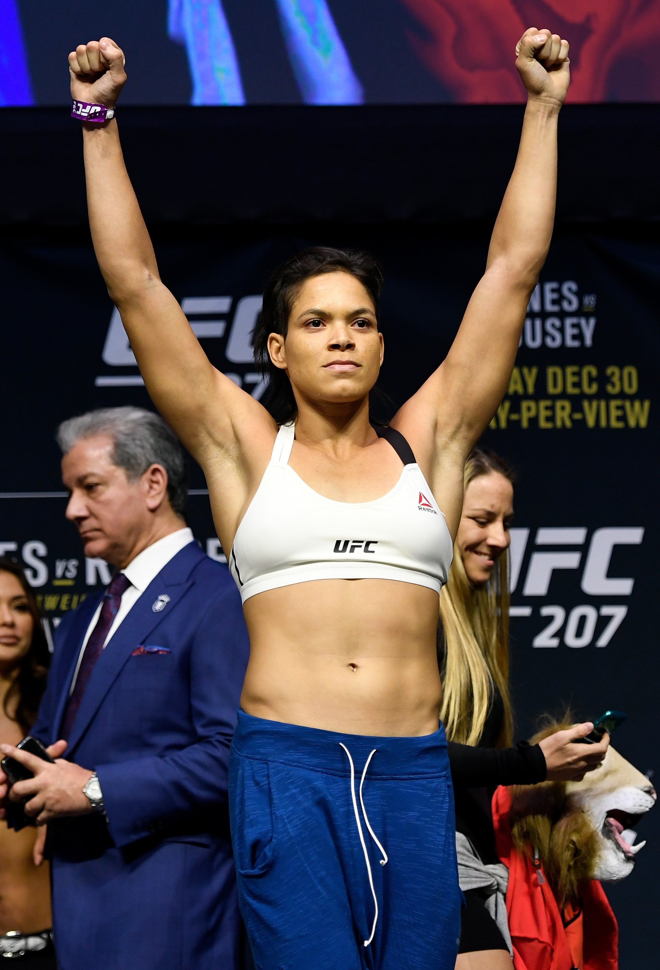 Meciul anului in MMA-ul feminin: Ronda Rousey si Amanda Nunes au facut spectacol la cantar. Ronda, intr-o superforma
