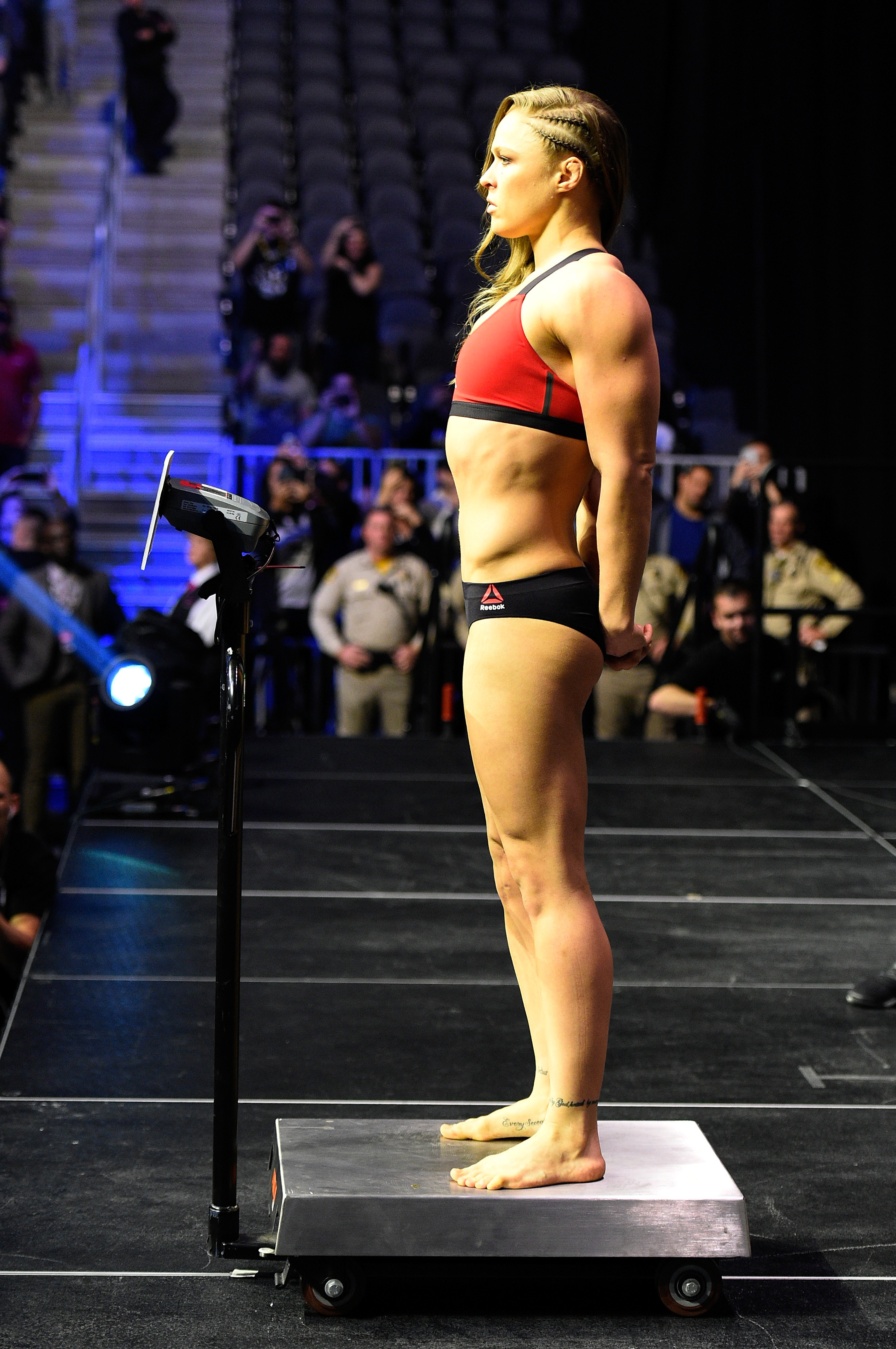 Meciul anului in MMA-ul feminin: Ronda Rousey si Amanda Nunes au facut spectacol la cantar. Ronda, intr-o superforma