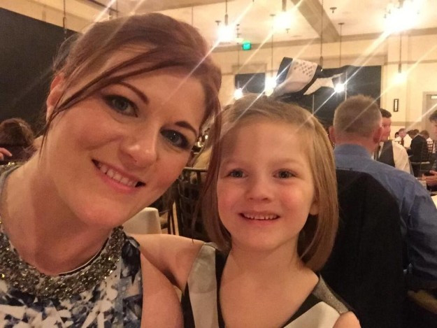 O fetita de 6 ani a folosit amprenta mamei pentru a face cumparaturi online de pe telefonul ei. Ce si-a comandat. FOTO