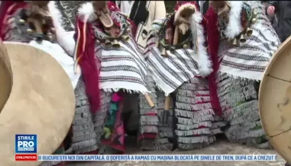 Aproape 600 de colindatori si-au dat intalnire la Vatra Dornei, la cea de-a 21-a editie a Festivalului obiceiurilor de iarna