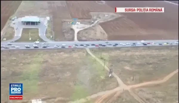 Imagini din elicopter cu sirurile nesfarsite de masini de pe DN1. Dupa ce au scapat de trafic, soferii au ametit in Sinaia