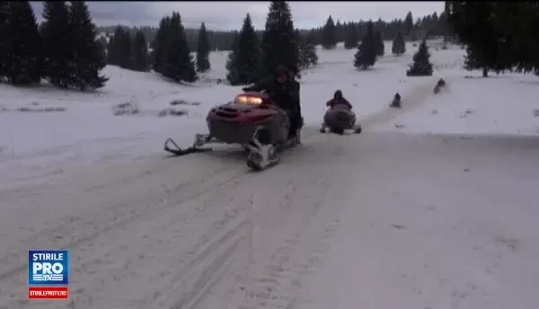 Plimbari cu calul sau snowmobilul pentru turistii ajunsi pe Valea Prahovei. Cat costa sejurul de Revelion pentru o familie