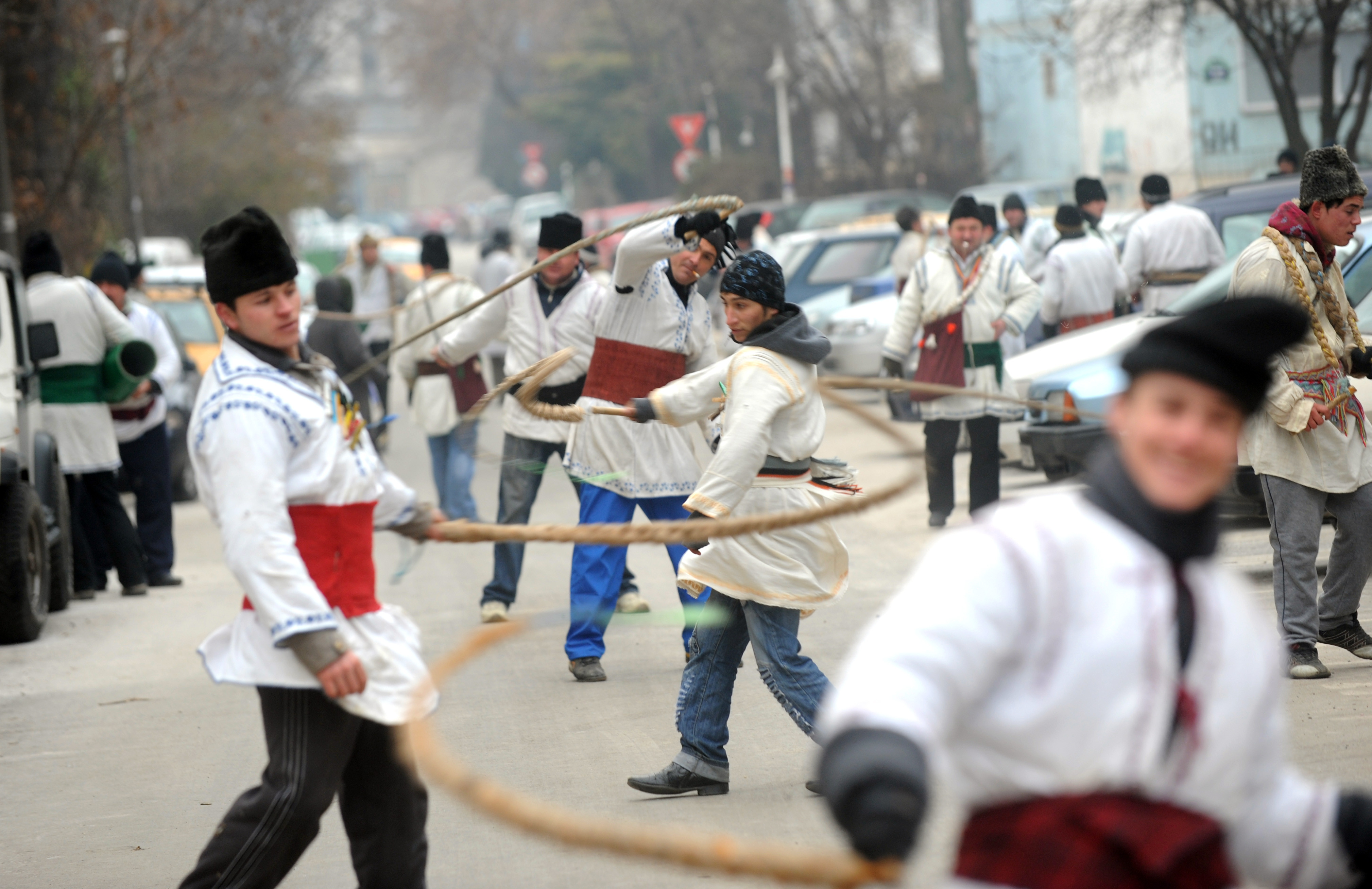 Obiceiuri si superstitii de Anul Nou la romani: Vasc, struguri si smochine pe masa, pentru belsug si noroc