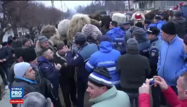 Obiceiul de la Ruginoasa nu a mai fost pastrat si anul acesta. Jandarmii i-au pazit pe tineri si le-au confiscat batele