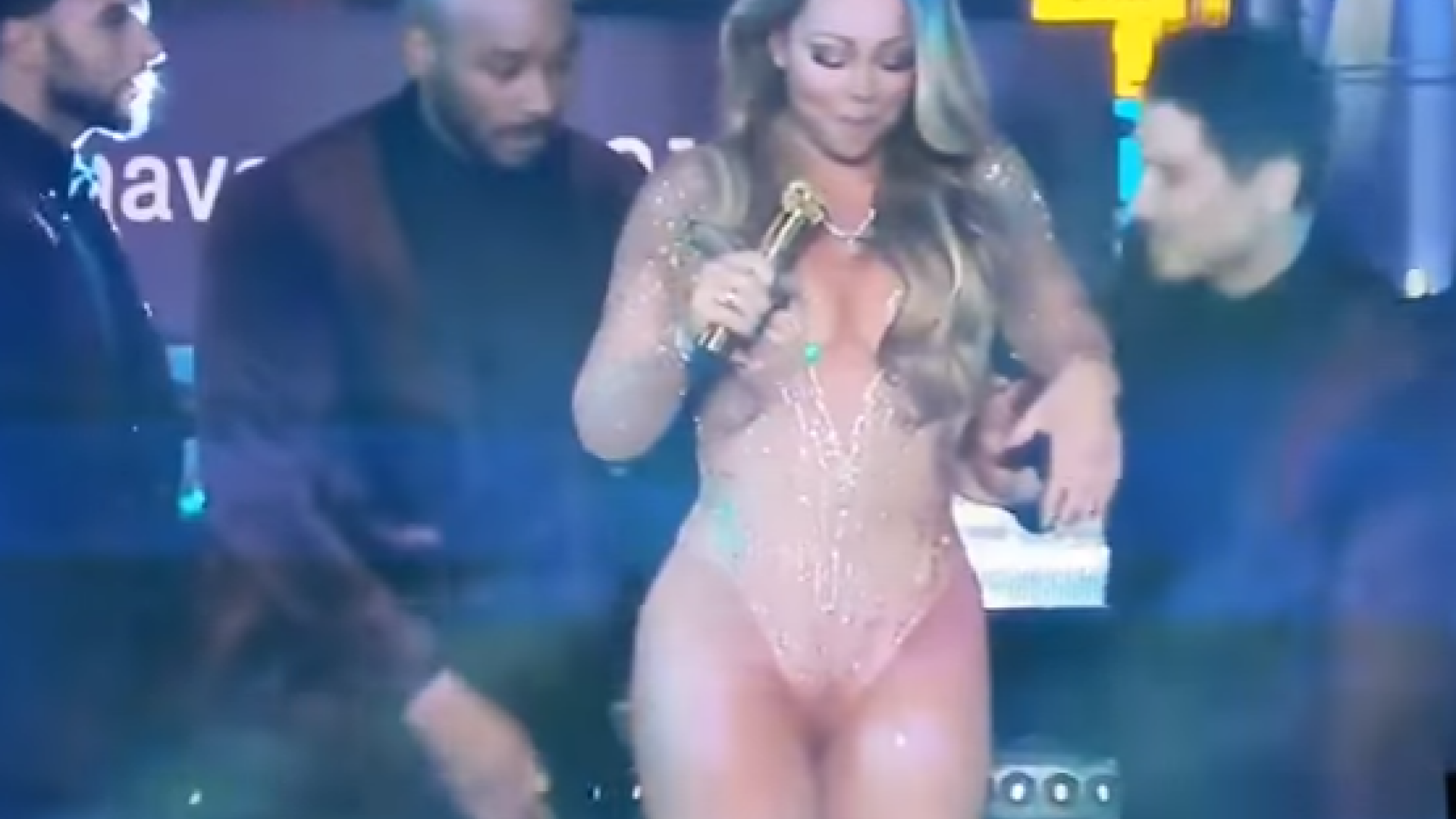 Mariah Carey a facut playback, de Anul Nou, in Times Square. Prestatia ei a provocat numeroase glume pe internet. VIDEO