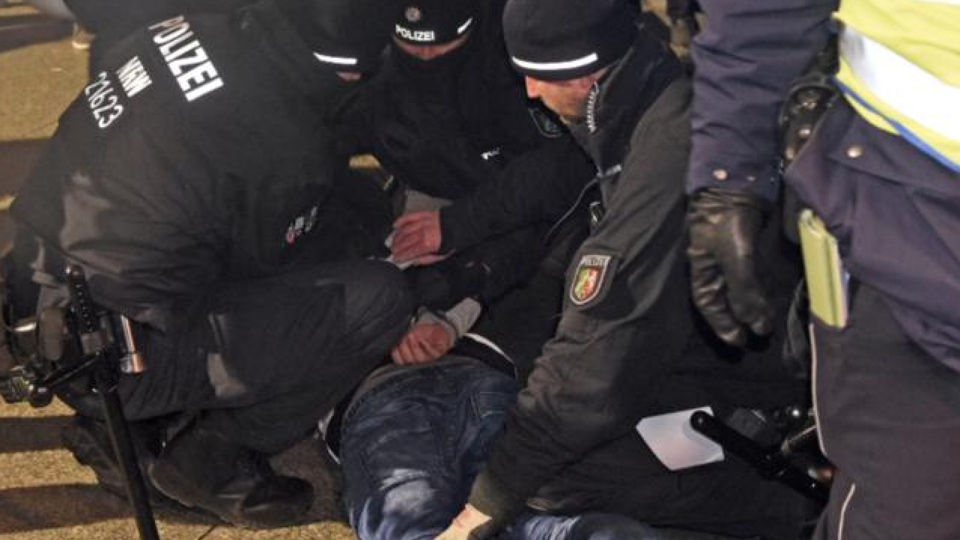 Politia din Koln criticata: a arestat sute de migranti africani pentru a preveni abuzurile sexuale de la ultimul Revelion