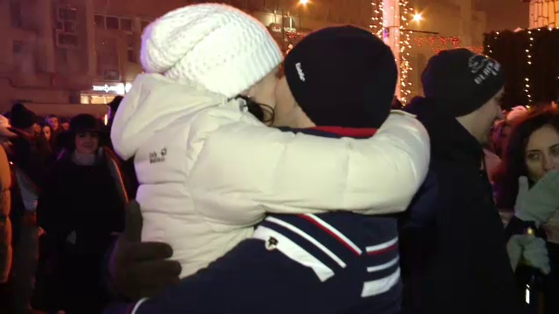 Cum au sarbatorit romanii revelionul in strada, in marile orase din tara: "In noul an vreau sa fac bani si sa iubesc"