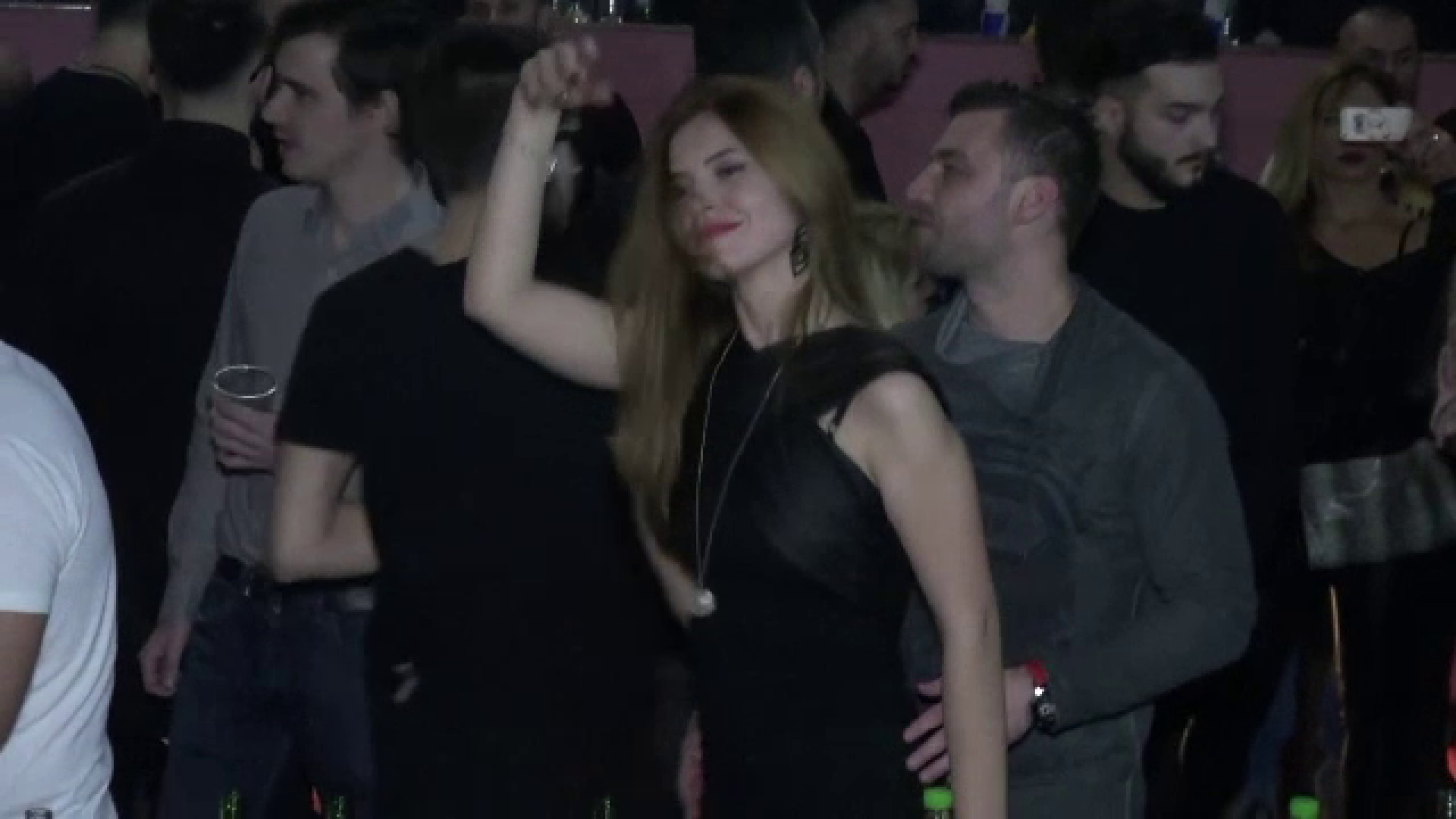 "Planul meu e iubi al meu". Ce dorinte si-au pus romanii care au ales sa isi petreaca Anul Nou in cluburi