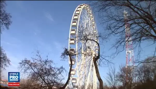 52 de persoane, blocate timp de 45 de minute in Roata Mare, din Parcul Tei. Pompierii nu au putut interveni cu scarile uriase