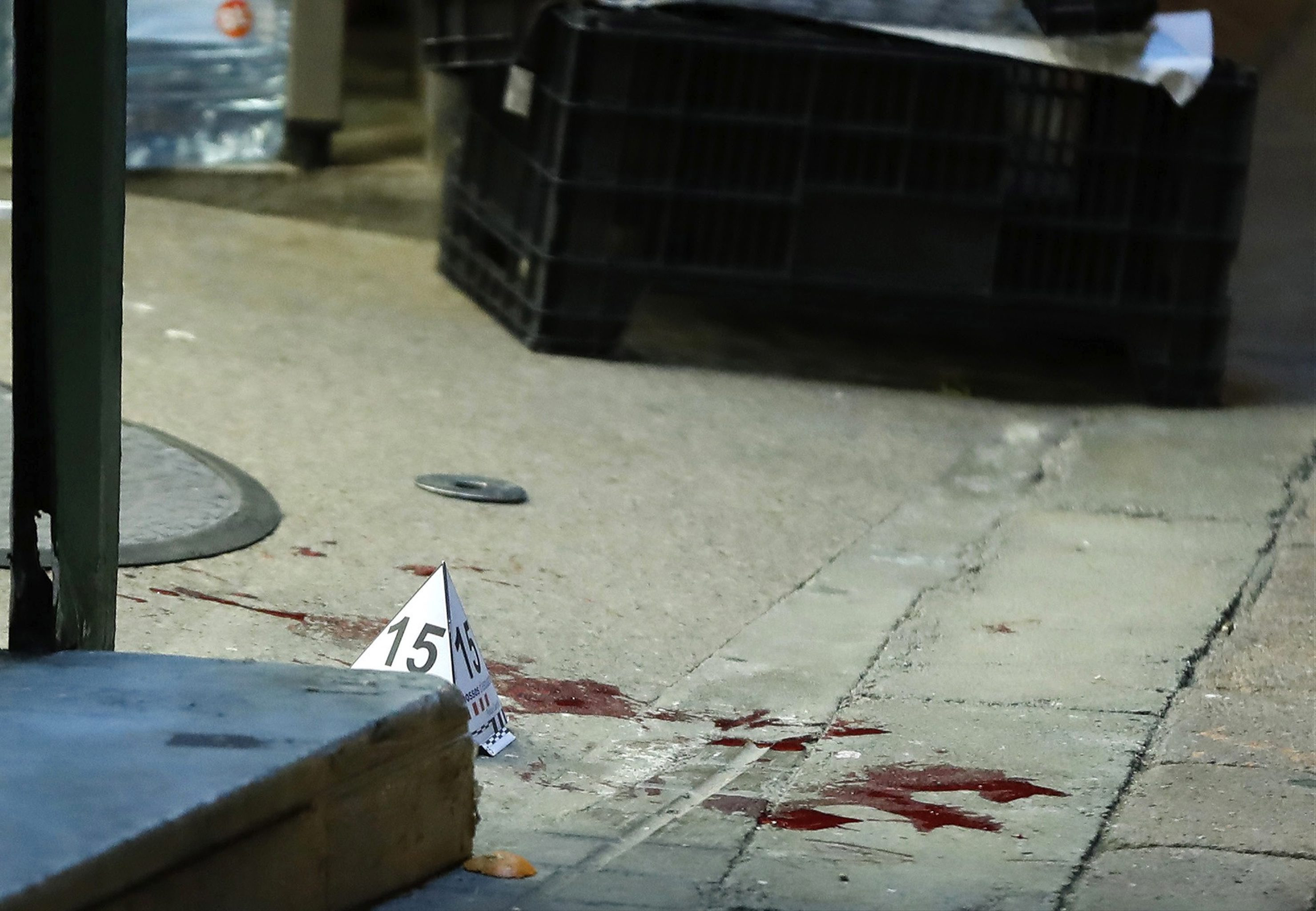 O persoana si-a pierdut viata, iar alte doua au fost ranite intr-un schimb de focuri in Barcelona