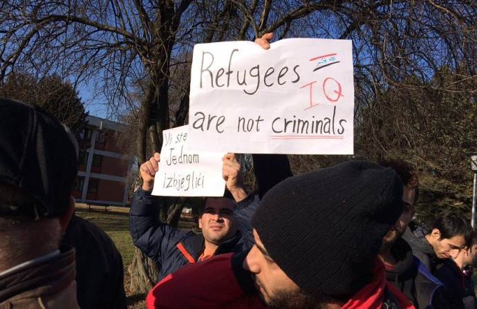 Protest al migrantilor din Croatia, dupa ce cinci barbati au ajuns in spital batuti de localnici: "Refugiati, nu criminali"