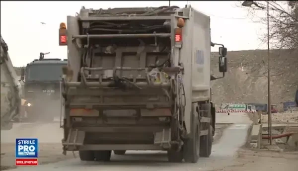 Cu cat s-ar putea scumpi ridicarea gunoiului de la 1 ianuarie. Procentul de deseuri pe care trebuie sa il reciclam