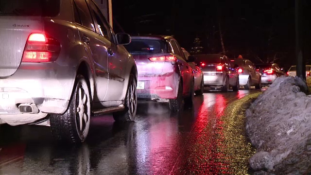 Pe Valea Prahovei, la intoarcerea spre casa, turistii au stat in coloana aproximativ 4 ore. "Bataie de joc e putin spus"