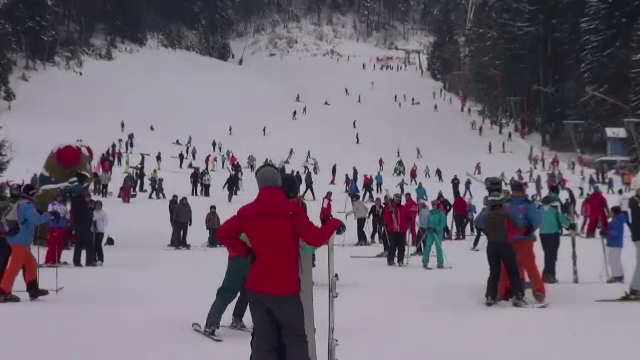 Şapte turişti au plecat pe schiuri pe un traseu neschiabil din Masivul Bucegi şi au rămas blocaţi