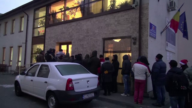 Cozi la ghisee in prima zi lucratoare din an. Oamenii au stat ore intregi pentru a rezerva locuri de parcare in 2017