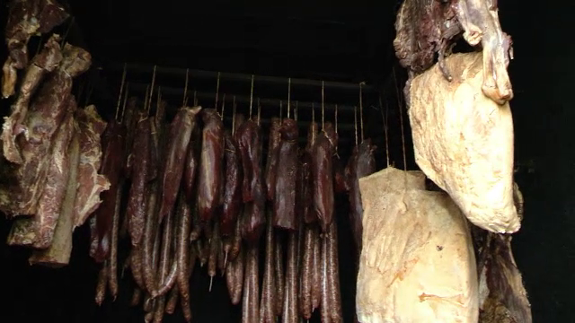 Dieta care trebuie adoptata de persoanele care au facut excese de sarbatori. Ce pune un nutritionist pe masa de Craciun