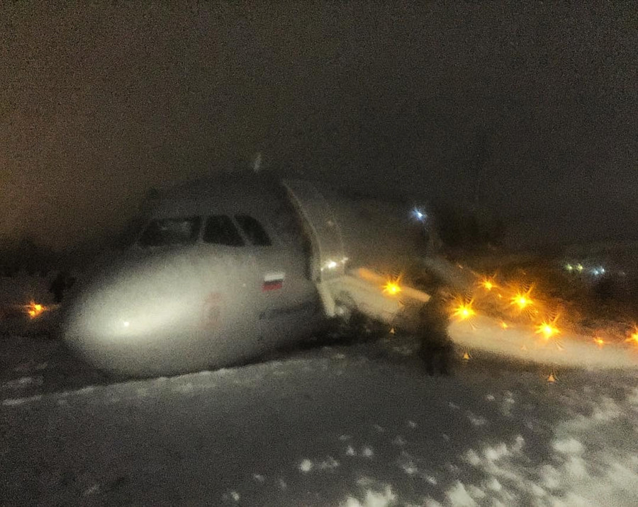 Aterizare ratata din cauza zapezii, pe un aeroport din Rusia. Pasager: "Parca m-as fi nascut a doua oara". FOTO si VIDEO