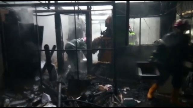 Incendiu devastator la un depozit de echipamente electronice din Constanta. Pagubele s-ar ridica la 100.000 de euro