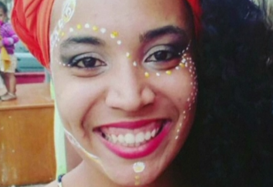 O tanara a fost lovita de trasnet pe o plaja din Brazilia, iar momentul a fost filmat. VIDEO