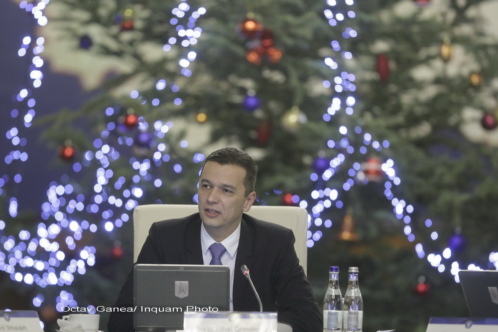 Prima sedinta a Guvernului Grindeanu. Ministrii au venit cu microbuzele la Palatul Victoria, iar unul din ei a cazut pe scari