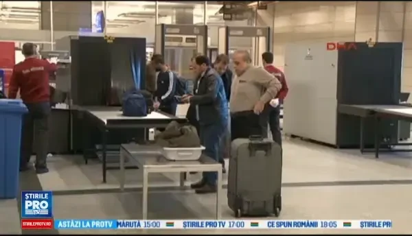 Autorul masacrului din Istanbul este in continuare liber, iar ancheta s-a blocat. Turistii se tem sa mai iasa din hoteluri