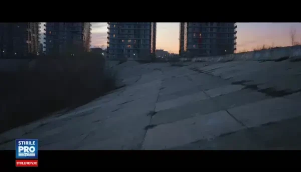 Un francez, primul pasager al magistralei 4 din metroul bucurestean. Acrobatiile facute de motociclist pe santier