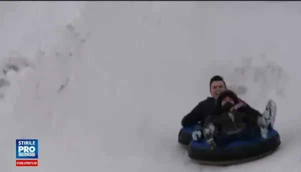 Moldovenii au ajuns in statiunile montane de la noi si se pregatesc de Craciun: Avem oleaca de timp sa ne ocupam de noi