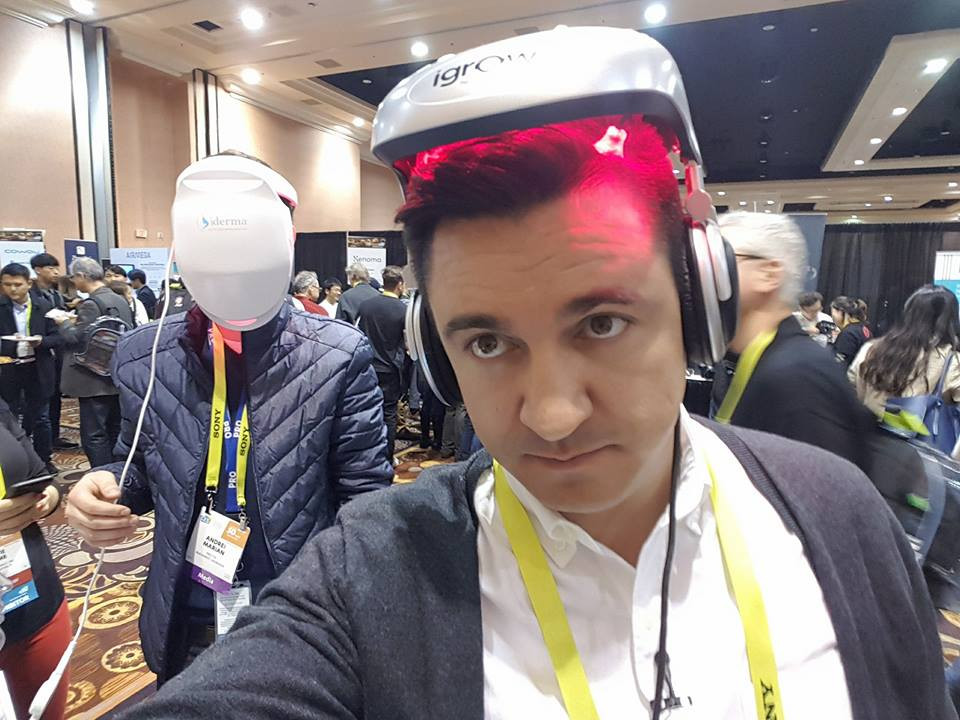 iLikeIT. Oglinda inteligenta care ne spune daca aratam bine si dusul programabil, lansate la CES 2017