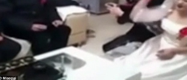 O tanara si-a parasit viitorul sot chiar in ziua nuntii. Ce a infuriat-o atat de rau pe femeie. VIDEO