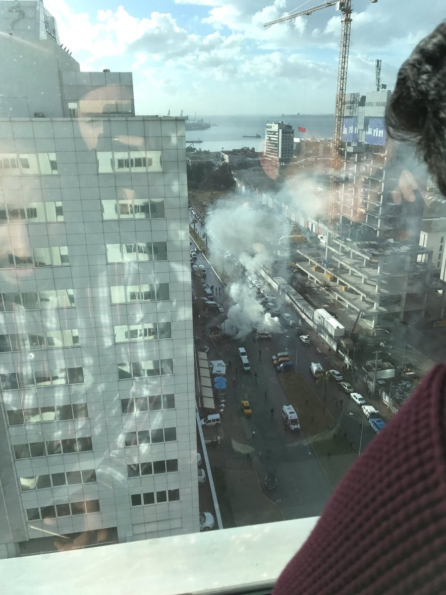 Explozie in Izmir. Oficialii turci anunta ca autorii planuiau un atentat de proportii. Al treilea atacator, cautat de politie