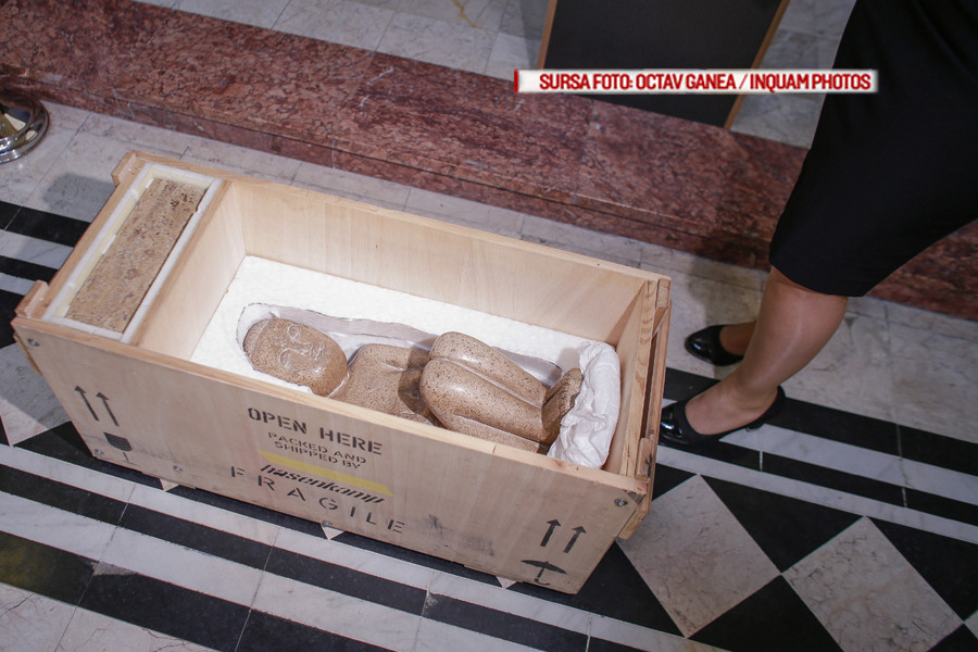 "Cumintenia Pamantului" a sfarsit intr-un depozit. Noul ministru al Culturii ofera 5 milioane de euro, mostenitorii cer 11