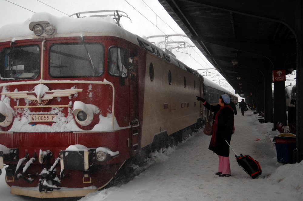 CFR Calatori scoate vineri din circulatie 39 de trenuri, din cauza avertizarilor meteo de ninsori si viscol