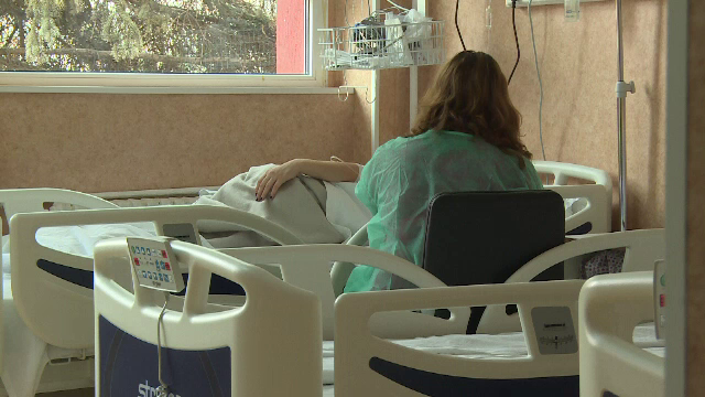 Gripa a facut primele doua victime din aceasta iarna. Medicii spun ca virusul este mai agresiv si rezistent la tratament