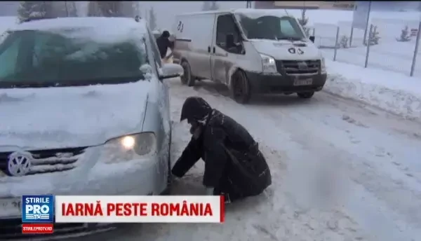 Drumurile din Maramures, blocate dupa ce a nins in 24 de ore cat pentru tot anul. Peste Romania va veni un val de aer polar