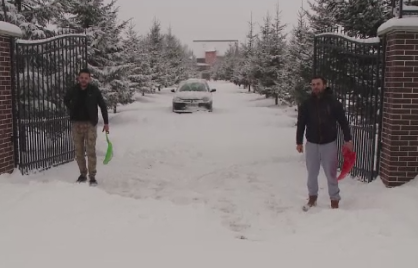 Surprinsi la munte de viscol, unii turisti si-au prelungit vacanta pentru a nu ramane inzapeziti. "La primavara plecam"
