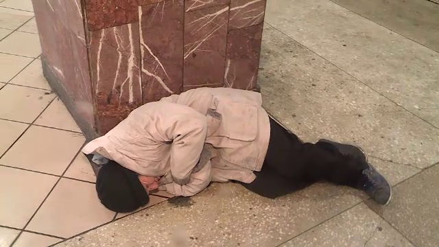 Partidul lui Viktor Orban dorește interzicerea prin Constituție a oamenilor străzii