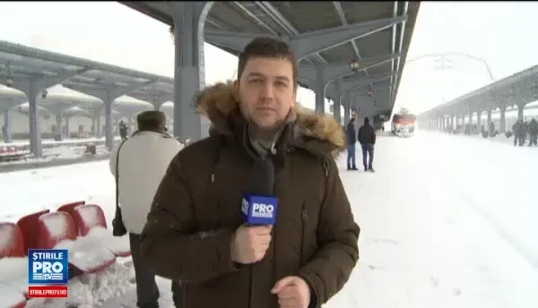 19 zboruri anulate pe Otopeni, trenuri oprite in gari