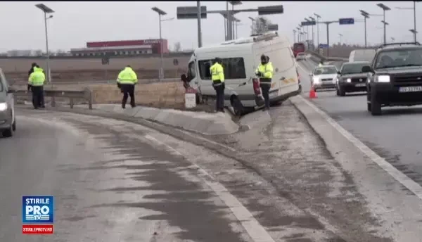 Plan rosu de interventie, pe DN 85. Sapte raniti, dupa ce un sofer a intrat pe contrasens si s-a izbit de un microbuz