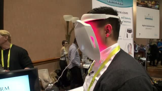 CES 2017. Cat de bune sunt produsele "revolutionare", casca pentru cresterea parului si masca anti-riduri? Hands on iGrow