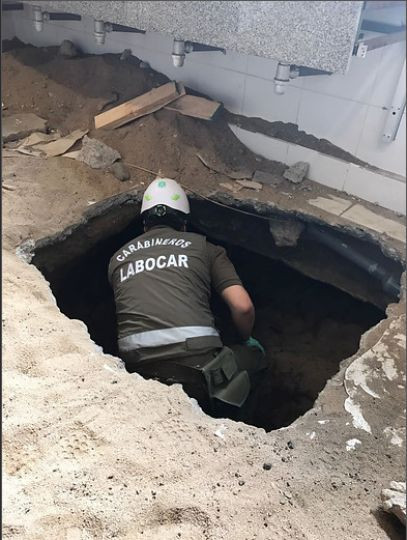 Un agent de paza a descoperit un tunel subteran si a chemat imediat politia. Pentru ce scop fusese sapat si echipat cu lumini