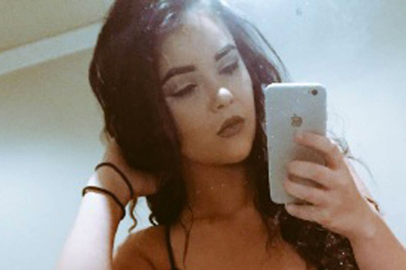 Fotografia unei adolescente i-a luat prin surprindere pe utilizatorii de Twitter. Ce apare in camera fetei. FOTO