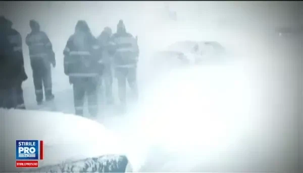 O tanara de 21 de ani a nascut in senilata echipelor de interventie. 500 de persoane, salvate din zonele izolate de zapada