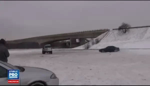Prima zapada serioasa, asteptata cu entuziasm de cativa soferi. Drift-uri cu masinile, in parcarile din Capitala si Galati